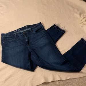 AG Mid Rise Stevie Capri (mid-rise slim straight)